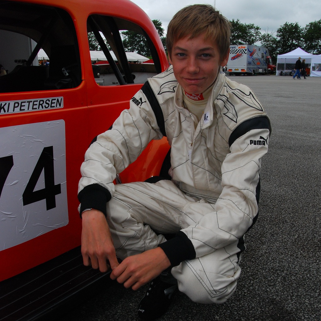 Nicki Petersen fylder 18 år til januar, og så må han deltage i Auto-G Danish Thundersport Championship.